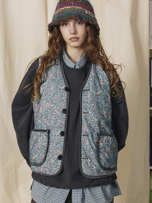 Floral Quilting Reversible Vest_Black