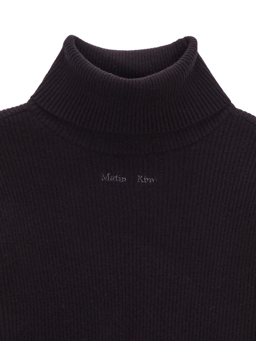 TURTLE NECK UNBALANCE KNIT PULLOVER IN BLACK