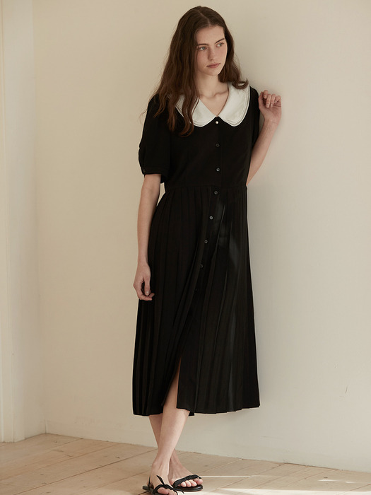 [단독]Sheer collar pleats dress - Black