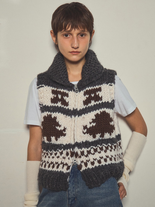 real handmade cowichan knit vest zip-up_Charcoal