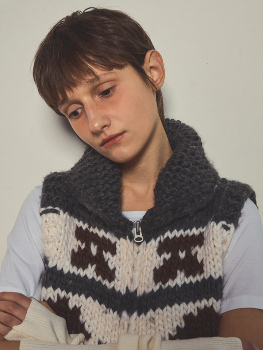 real handmade cowichan knit vest zip-up_Charcoal