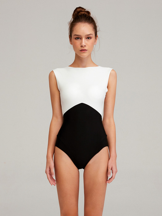 19 Fiona Suit - Off White/Black