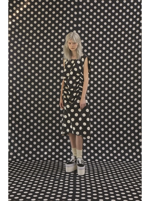 [BMUET(TE)] 세일러 카라 셔링 드레스(Dot Print)