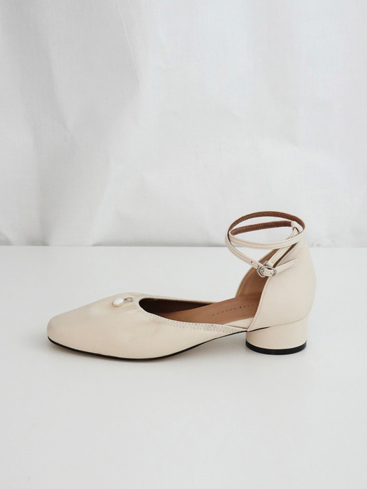 Drop pearls ankle strap Ivory