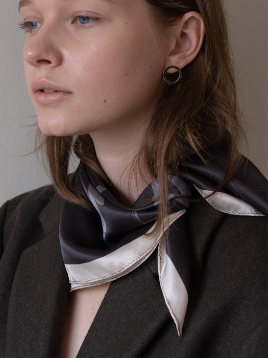 Signature drawing scarf