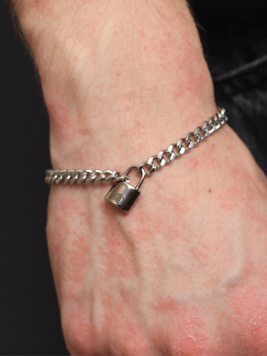 SCB095 Lock pendant bracelet