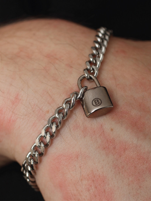 SCB095 Lock pendant bracelet