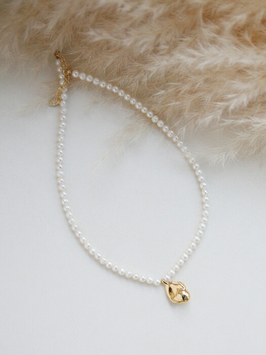 objet pearl necklace