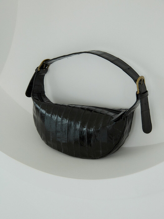 Croissant bag (크루아상백) Black