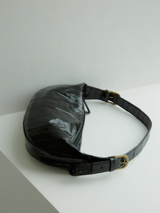 Croissant bag (크루아상백) Black