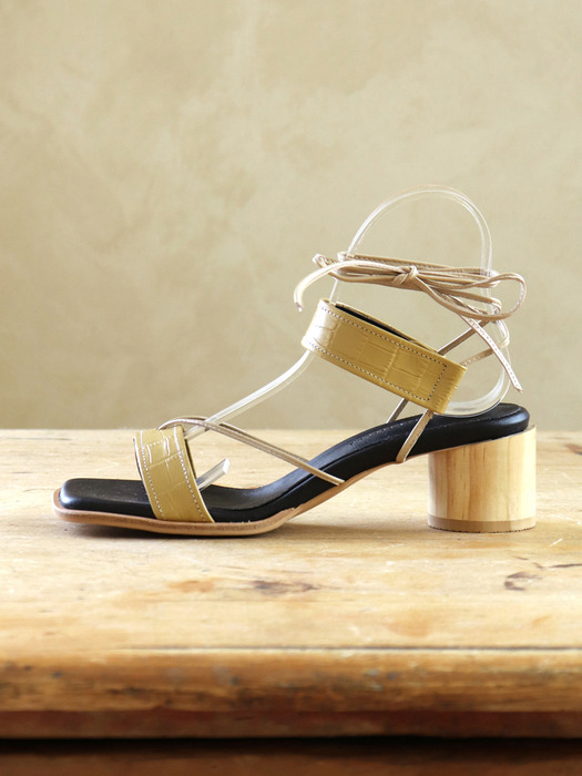 wood heel flip flops mustard