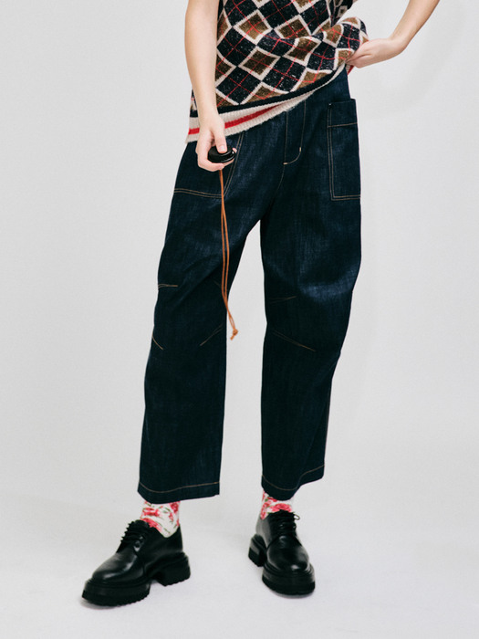 exaggerated-pocket tapered jeans