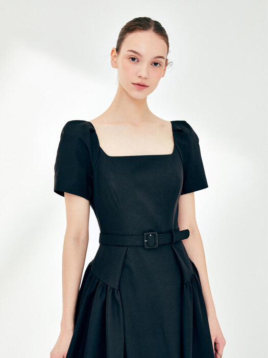 COLETTE Square neck voluminous dress (Black)