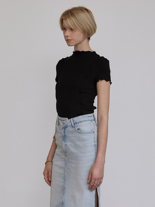 Interlock Stitch Frill T-Shirt_Black