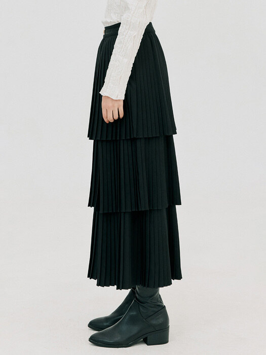 Pleats Slit Long Skirt_Black