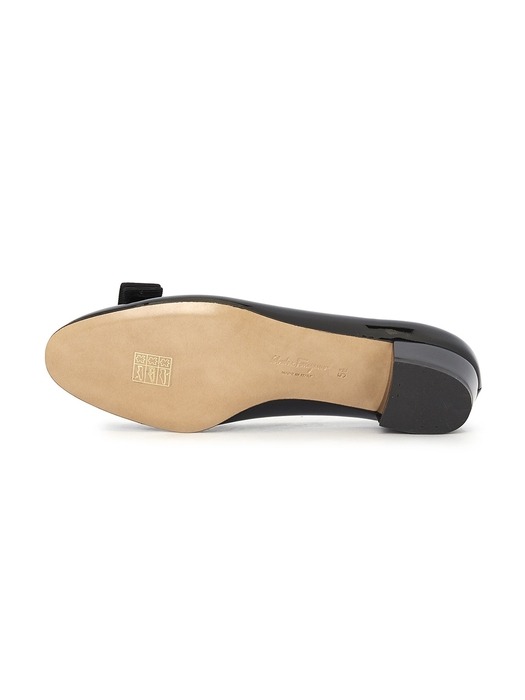 FERRAGAMO 페라가모 여성 구두 펌프스 VARA 3CM NERO 0574572