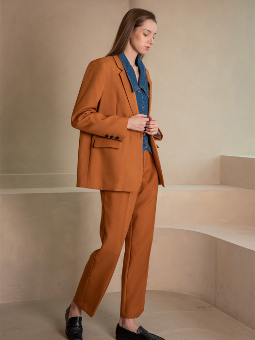 WED Field relaxed fit two-tuck trousers_camel