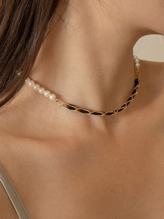 Point Half Pearl Necklace