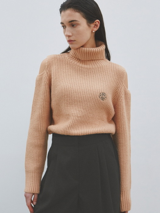 NICOLE TURTLENECK SHOULDER CUT OUT SWEATER_BUTTER BROWN
