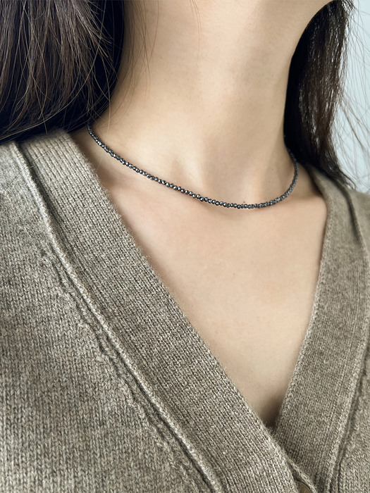 Deep Grey Point Necklace