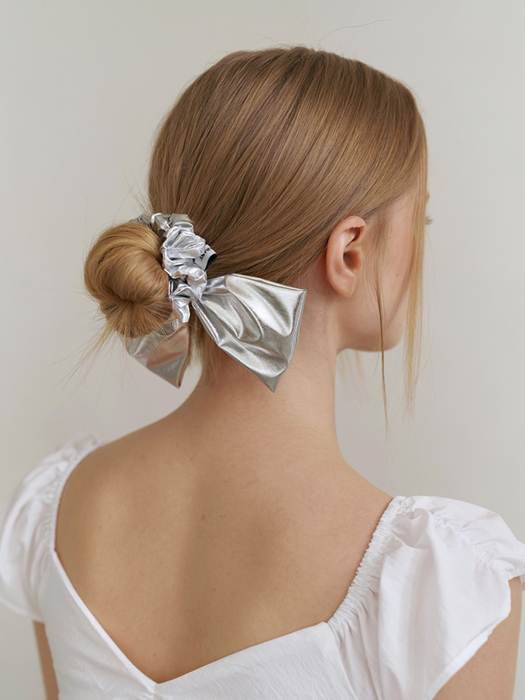 glossy metal ribbon scrunch - silver