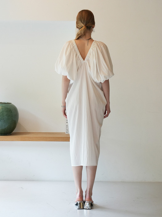 VIBAN shirring drape midi dress(WHITE)