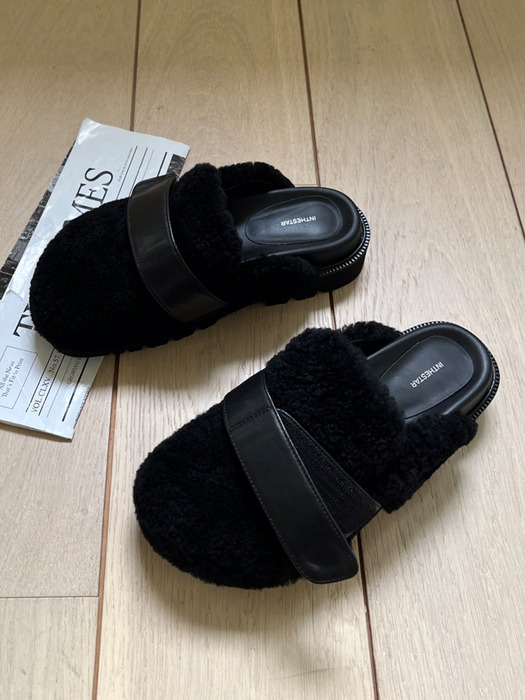 [단독]IS_231648 Row Velcro Fur Clog (2colors)