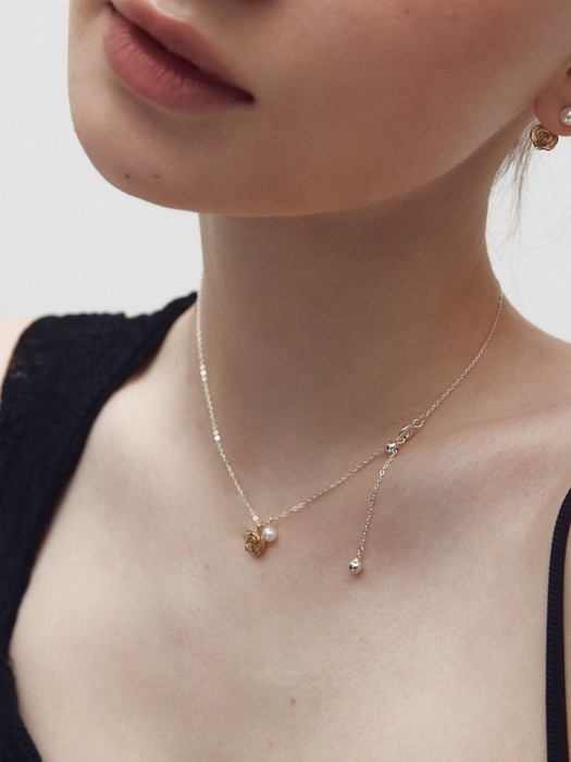 Petit rose pearl necklace (2 colors)