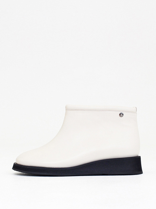 Jelan round platform short boots_ivory