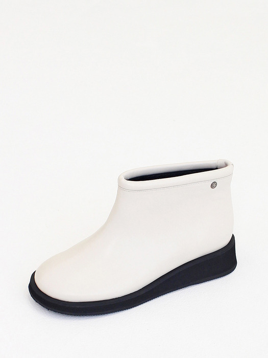 Jelan round platform short boots_ivory