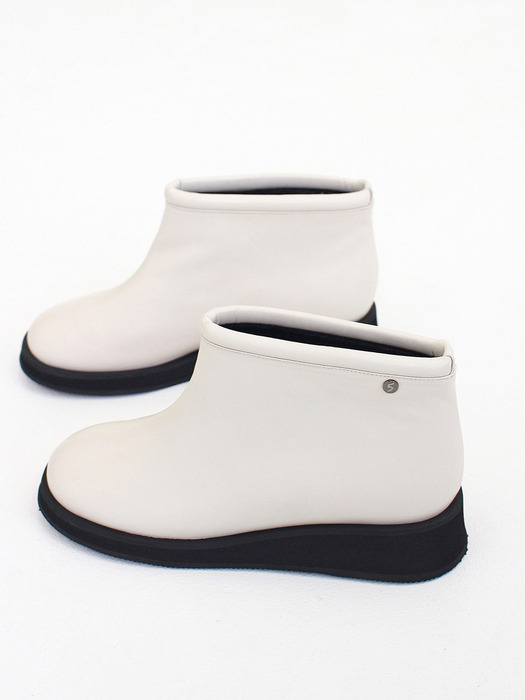 Jelan round platform short boots_ivory