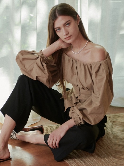 Ivy Cotton Off-Shoulder Blouse [Beige]