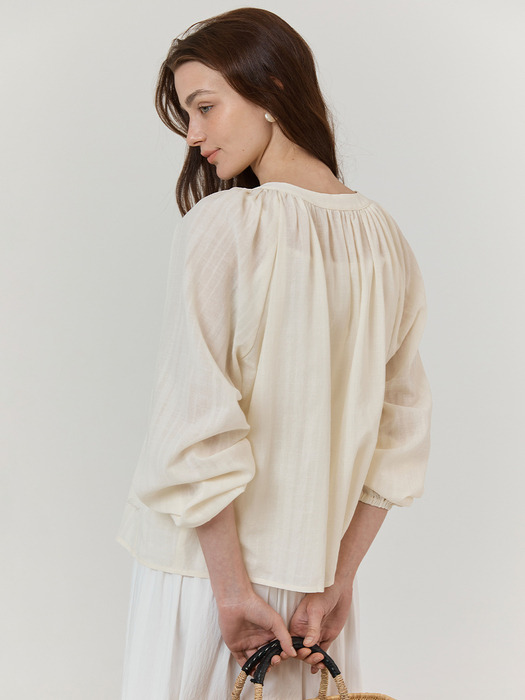 Puffed blooming blouse (Ivory)