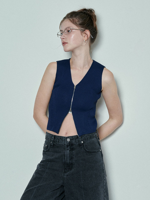 Solid Knit Vest in Navy VK4MV252-23