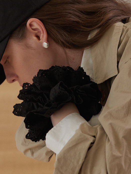 [단독]Lace Flower Scrunchie[3컬러 택1]