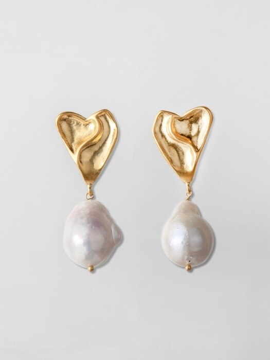 Vntage heart baroque pearl earring