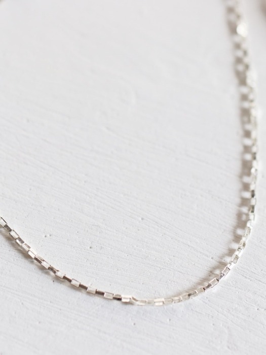 Simple chain necklace