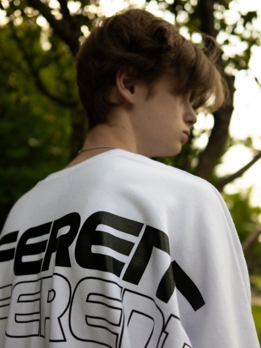 [UNISEX] DIFFERENT LETTERED SWEAT SHIRT WHITE