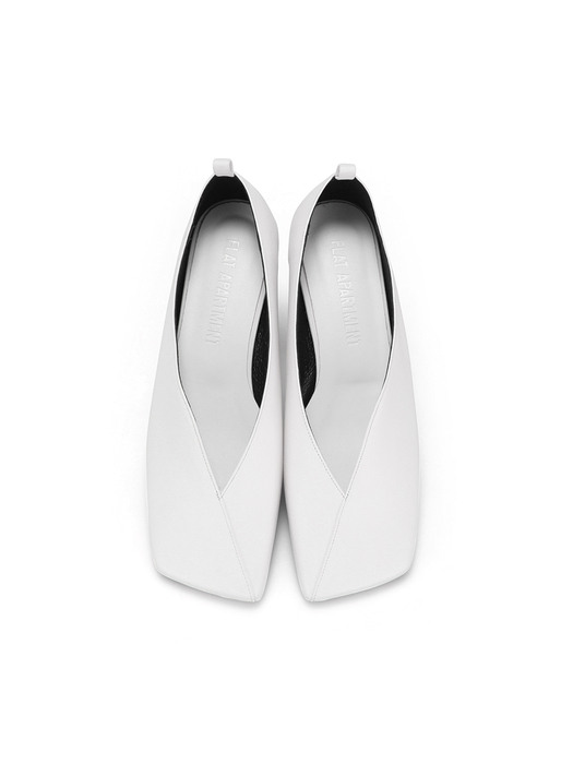 Streamlined Squared Toe Flats | Off white