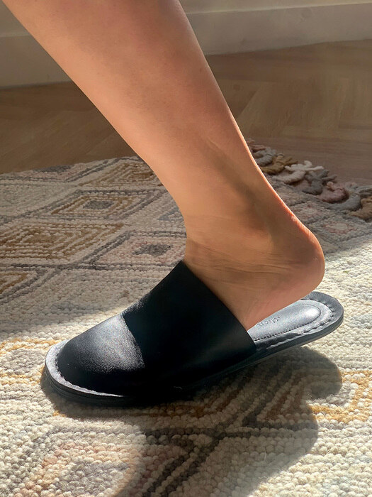 cozy cozy slipper / black