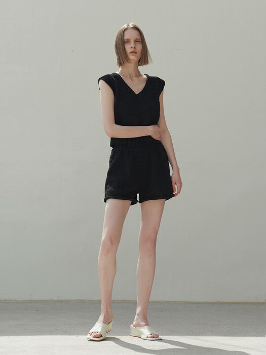 PLAIN KNIT SLEEVELESS(BLACK)