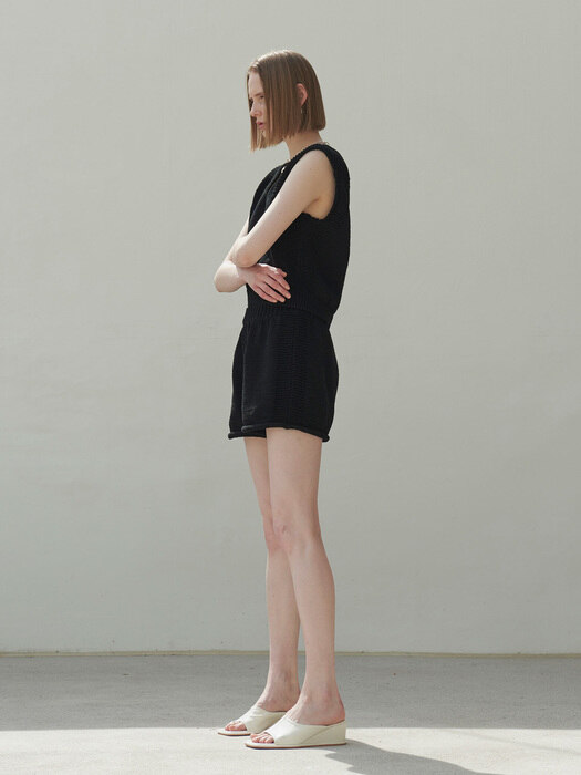 PLAIN KNIT SLEEVELESS(BLACK)