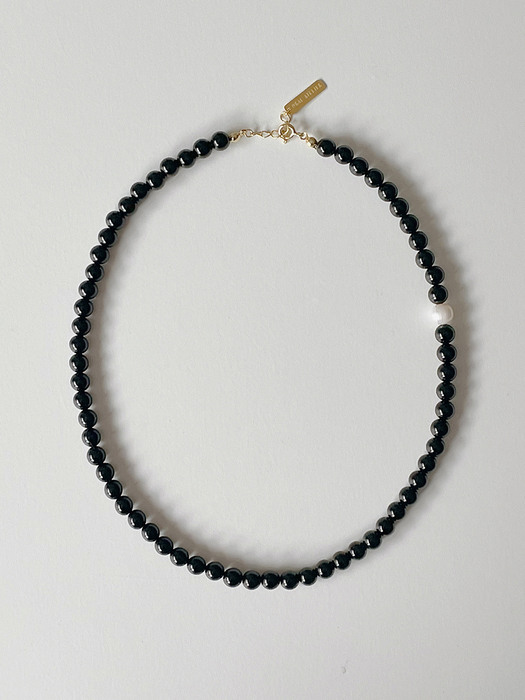 oar Vintage mood Onyx&Pearl Necklace