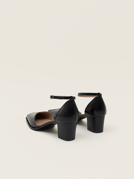 SS22 Nuoy Oblique Strap Sandals Black