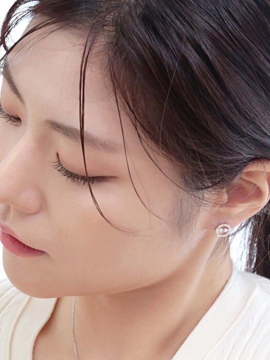 Amelie pearl earring