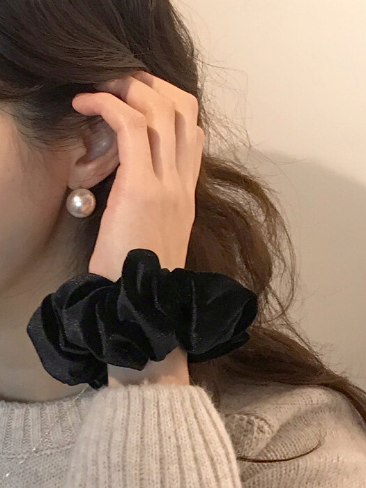 oar Vintage Velvet Volume Scrunchie[Black] 빈티지 벨벳 볼륨 스크런치