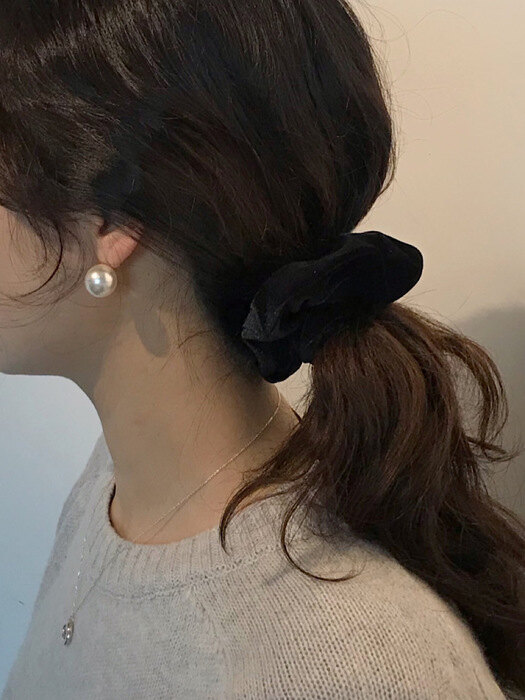 oar Vintage Velvet Volume Scrunchie[Black] 빈티지 벨벳 볼륨 스크런치