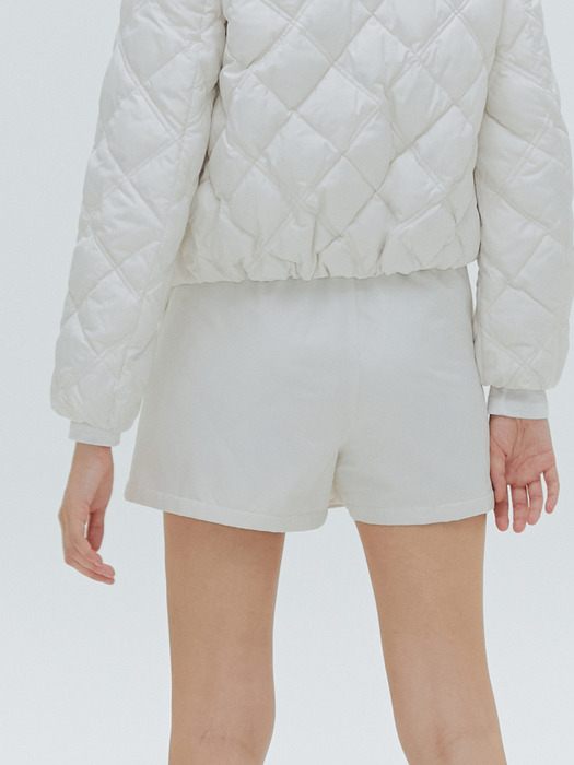 [채랑 PICK] OUT POCKET DETAIL QUILTED PADDING SKORT [IVORY][BEIGE]