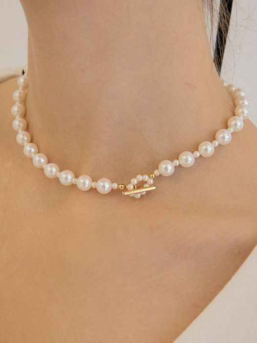 Repeat Pearl Necklace