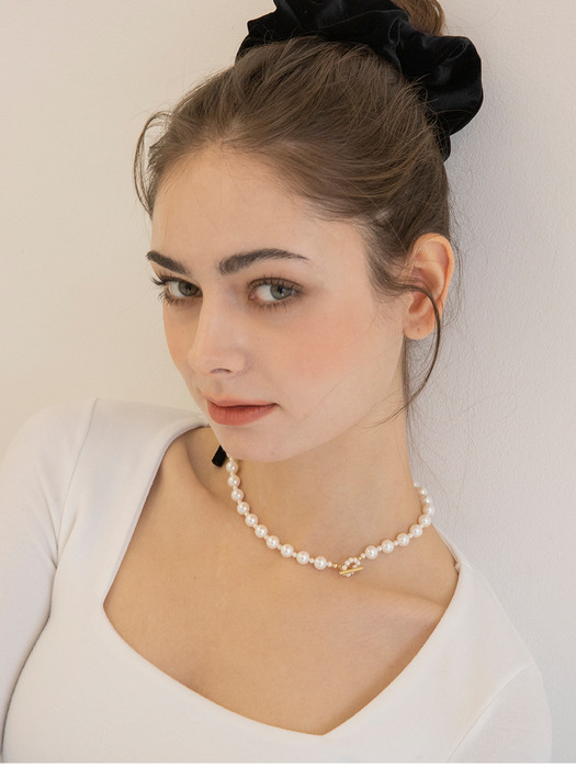 Repeat Pearl Necklace
